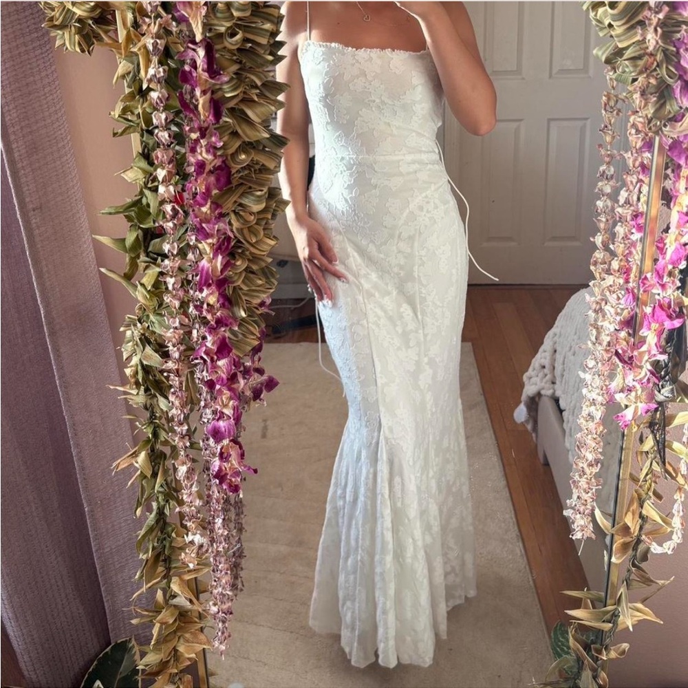 Elegant White Lace Dress